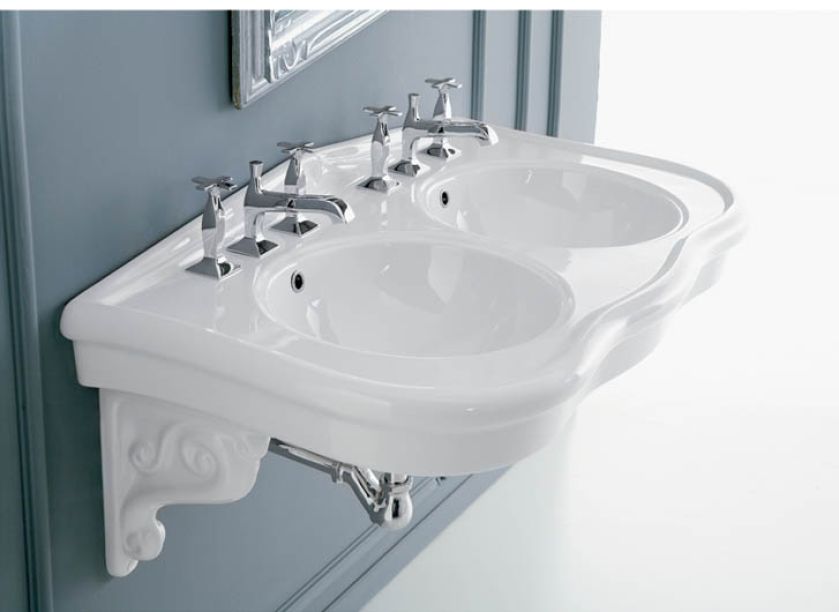 Podwójna konsola w stylu retro, 110x61x27 cm. Cena – 4400 zł. Dystrybucja CORAM POLAND