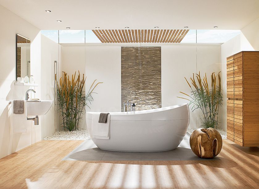 Zestawienie dwóch materiałów: drewna (meble i podłoga) i utrzymującego ciepło, odpornego na zarysowania quarylu (wanna