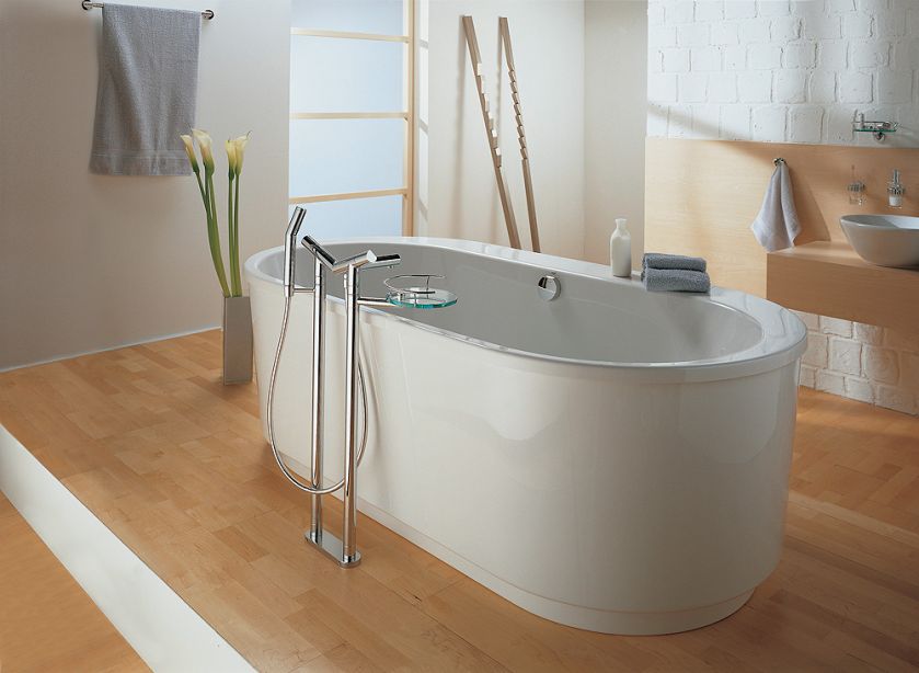 Kludi New Waves (648 zł) spodoba się zwolennikom trunków. Dokupimy do niej pojemnik ze stali szlachetnej na szampana, kludi