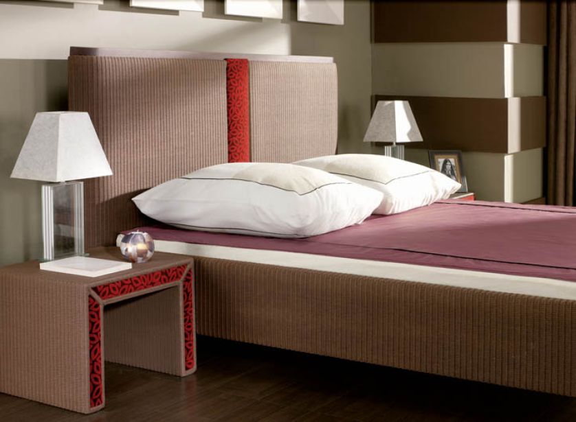 Kolekcja Carino - łóżko to połączenie maty lloyd loom i skóry. Cena ? 3000 zł. KURT ROYCE