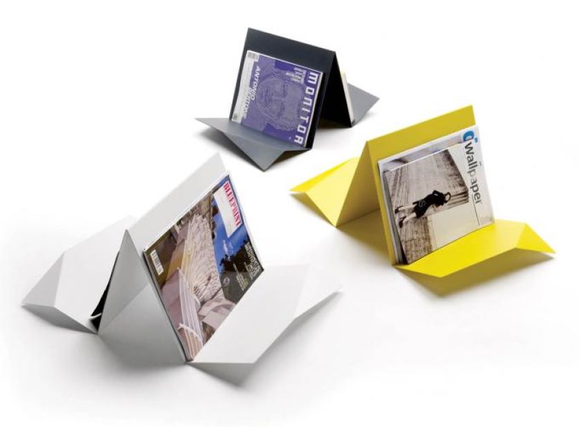 Benjamin Hubert- stojak na gazety. Praktyczny wichrzyciel