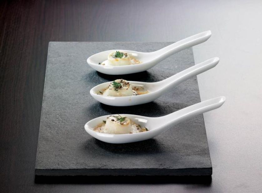 Czemu by nie podać przystawek na porcelanowych łyżeczkach? LEONARDO