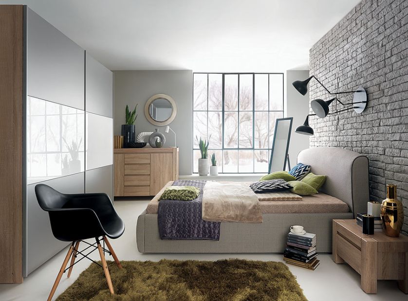 Od 1099 zł, BLACK RED WHITE. Garderoba nieźle ułożona