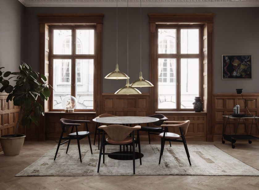 salon w starej kamienicy