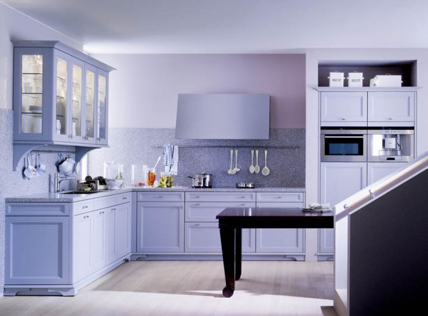 Model BeauxArts w kolorze Flannel Grey zaprojektowany przez Micka de Giulio. STUDIO FORMA 96