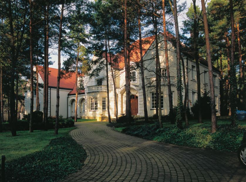 W sercu podwarszawskiego Konstancina jest pałacyk przypominający angielską wiejską rezydencję.