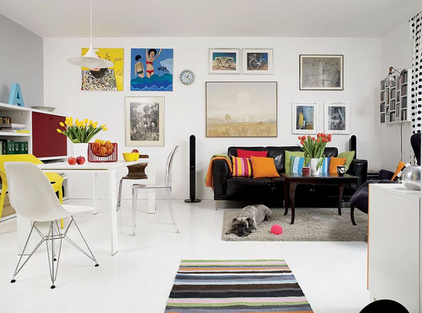 Do nostalgicznego kaszubskiego pejzażu Mariana Steca, aquaforty Piotra Wiatraka i zdjęć Izy Sitz Abramowicz włascicielka