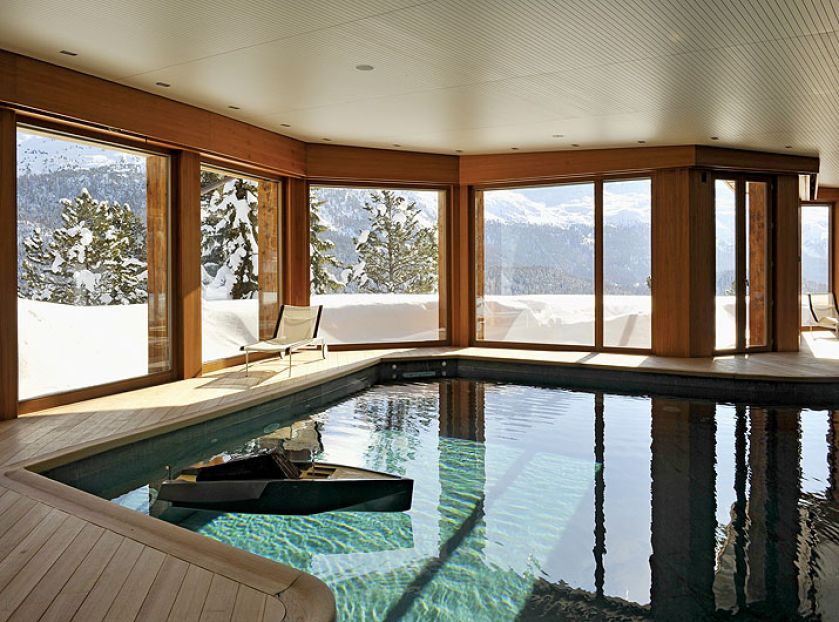 Ma 500 metrów i mieści ponadstumetrowy basen, suchą saunę i hammam, salę do jogi i squasha.