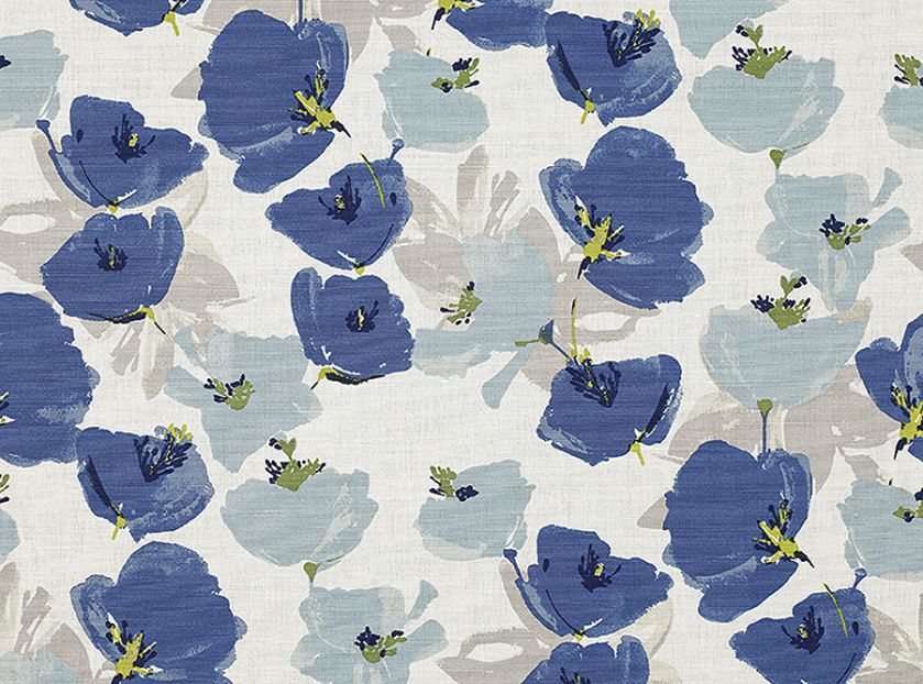 Modne tkaniny w oknach, na stole i kanapie