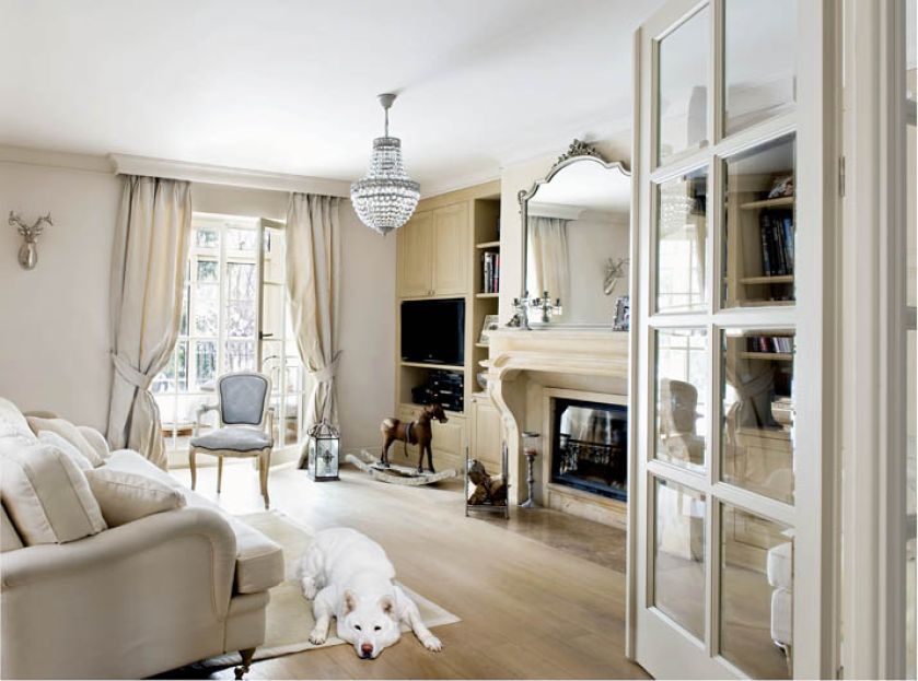 - Część naszej rodziny pochodzi z Francji i lubimy lekkie, jasne, przytulne wnętrza - mówi gospodarz.