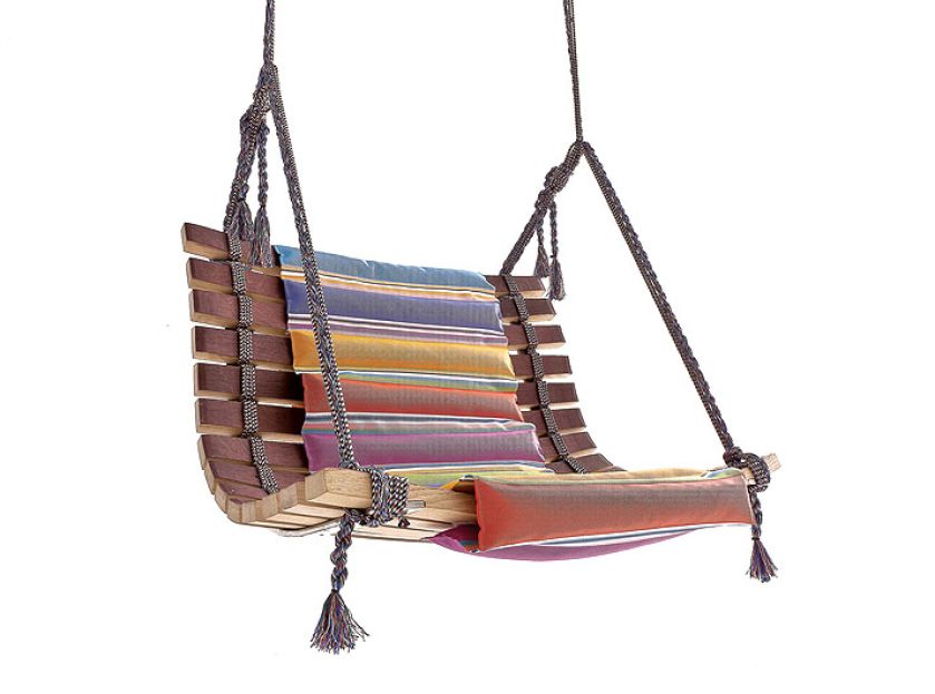 Sjesta pachnąca czerwonym winem – meble wyczarowane ze starych beczek. san patrignano