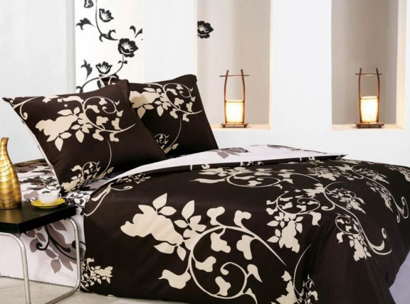 Wraca moda na puchowe piernaty, poduchy, pledy, kapy, falbany, koronki...