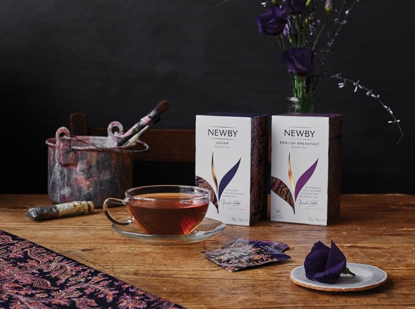 Filiżanka rozgrzewającej, aromatycznej herbaty to obowiązkowy element zestawu przetrwania w okresie jesienno-zimowym.