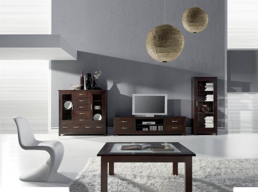 Stolik Enclave zrobiony z litego dębu, blat ma szklany. Cena - 730 zł. BELVIA