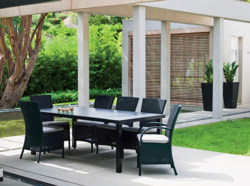 Zestaw Mayfair od Cane-line: stół - od 4600 zł, krzesło - od 1640 zł. WILLOW HOUSE