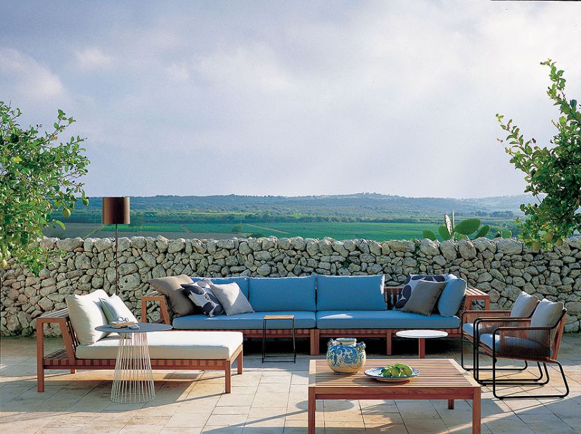 Leżanka Network od 17 500 zł, sofa od 25 000 zł, fotel Harp od 4400 zł, wszystko marki Roda, KARI MOBILI