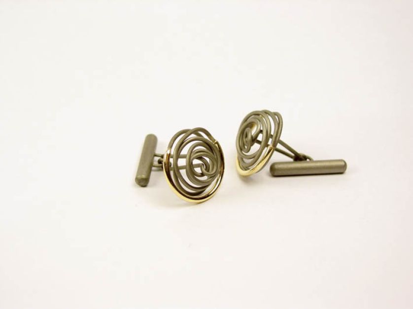 Spinki do mankietów. Na strychu, blisko nieba