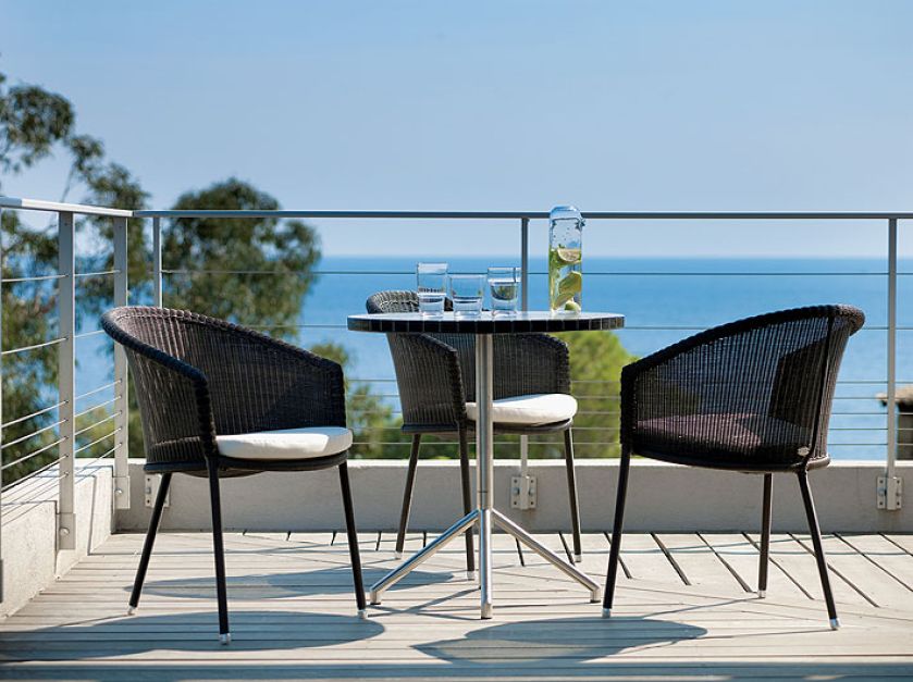 Stoliki, fotele, leżaki na taras