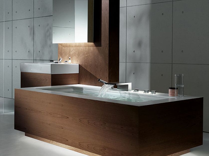 Kaskadę zamiast strumienia daje wylewka baterii nawannowej z serii Deque. DORNBRACHT