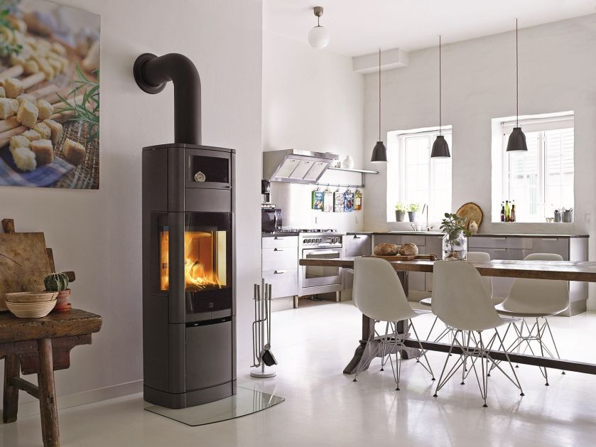 SCAN 65, duże szyby pozwalają na podziwianie ognia z trzech stron, JØTUL, jotul.pl