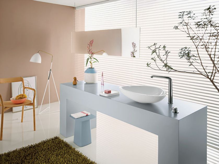 Dwuotworowa bateria z ogranicznikiem przepływu wody Axor Bouroullec kosztuje ok. 2485 zł. HANSGROHE