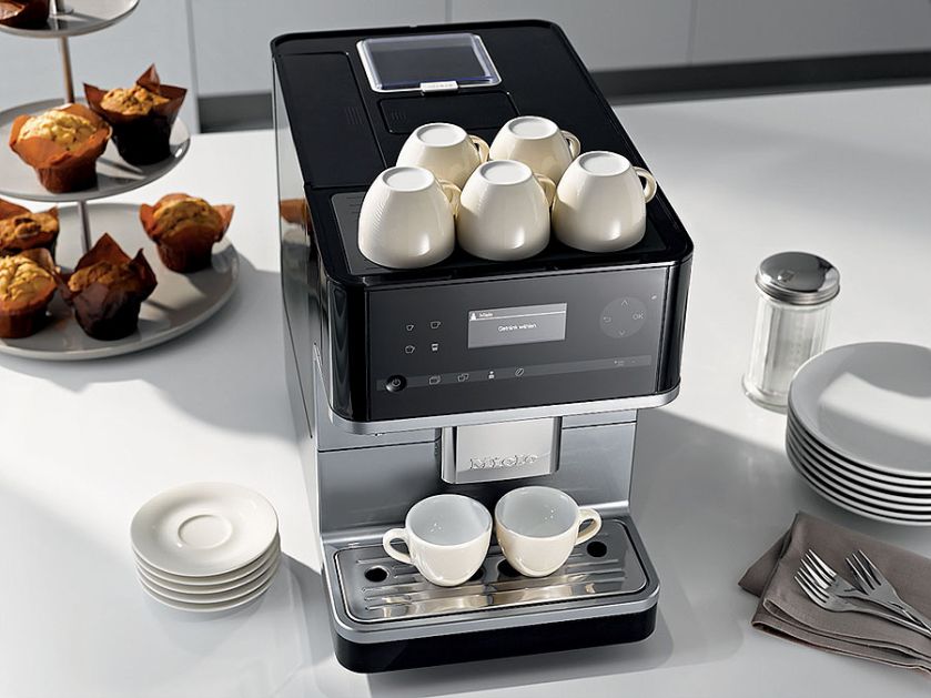 Ekspres CM 6310 z funkcją podgrzewania filiżanek i młynkiem, 5990 zł Miele