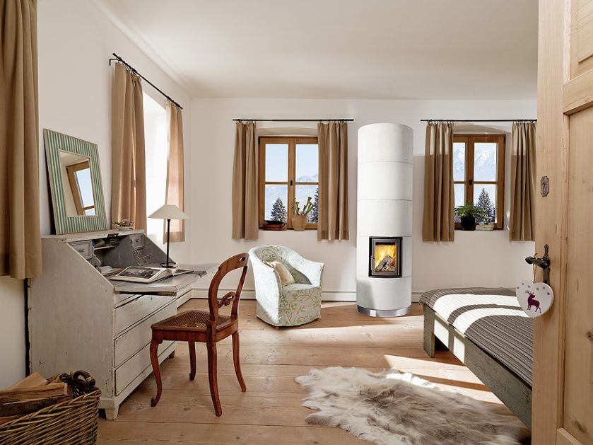 Fachowa nazwa to piec akumulacyjny KSO 25r. Oprócz tego, że świetnie wygląda (obudowa z termobetonu), grzeje nawet przez 16