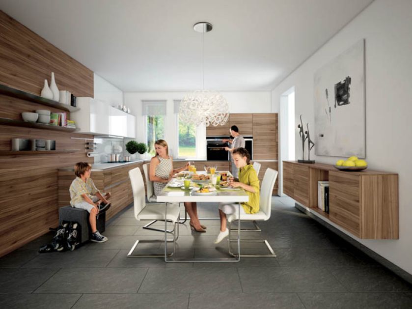 Furnier 590. Szafki fornirowane są drewnem orzechowym. NOLTE