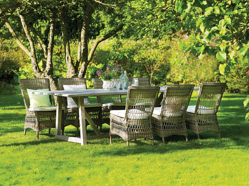 Kolekcja Georgia Garden duńskiej firmy Sika-Design. Za tekowy stół zapłacimy 7950 zł. Krzesła Marie