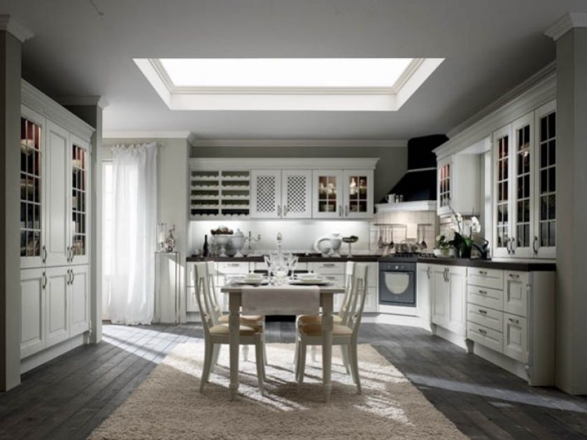 Meble z drewna tulipanowca z półkami na wino i marmurowym blatem. Cena ?-od 4664 euro. ABAR