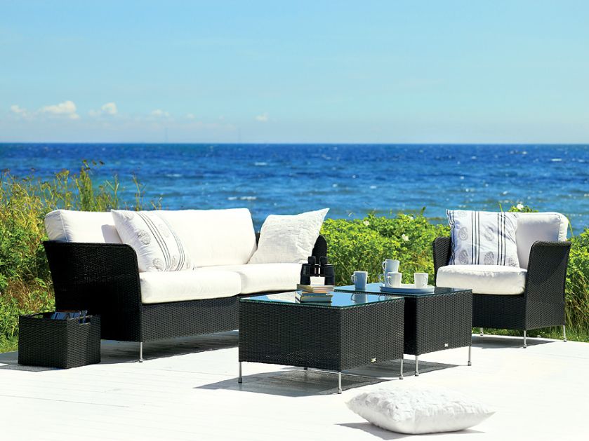 Meble z kolekcji Orion. Sofa kosztuje 7848 zł, fotel – 3242 zł, stolik 1140 zł, Decolor Home Garden