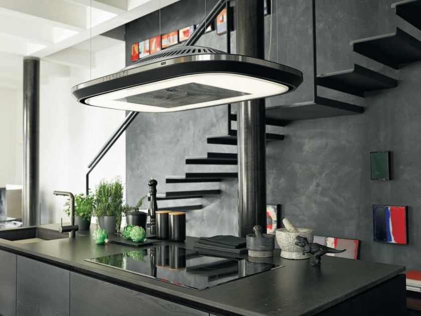 Okap firmy Franke, model Cloud. Inteligentne urządzenie, które kontroluje jakość powietrza i oświetla kuchenny blat.