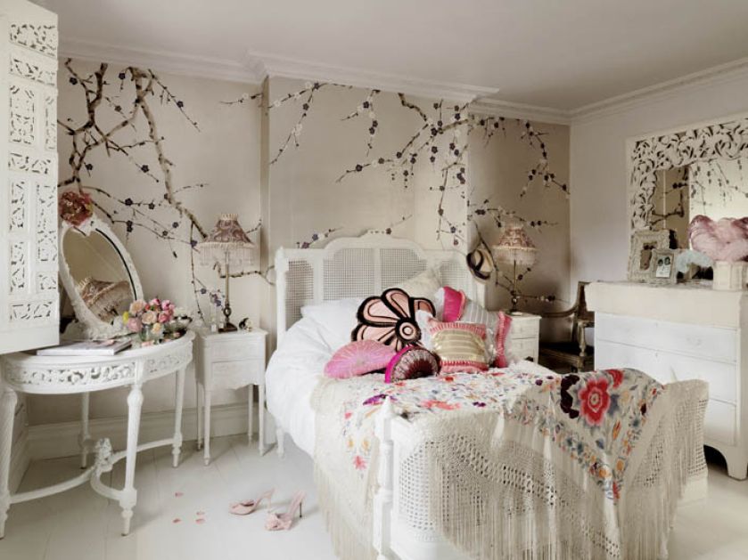 Projektantka wymyśla wnętrza dla kobiet, które chcą czuć się kobietami – nastrojowe, ba, wręcz seksualne, buduarowe.