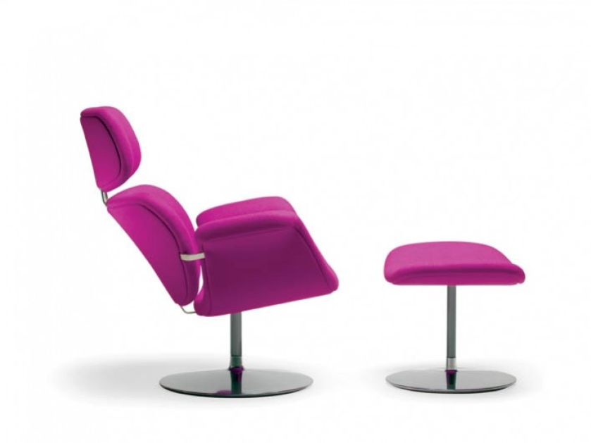 Słynny fotel Tulip z podnóżkiem, projekt - Pierre Paulin.