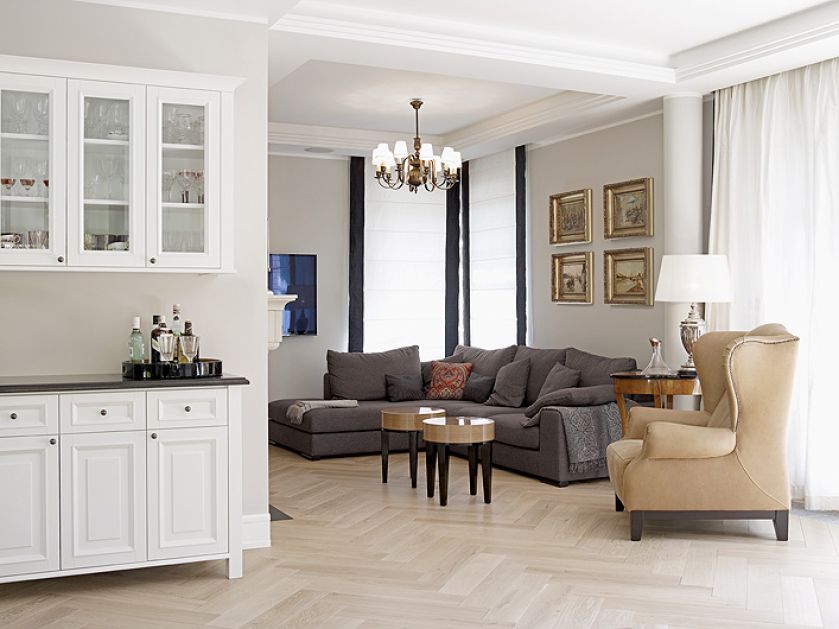 Styl modern classic to połączenie tradycji z nowoczesnością, tradycyjnego rzemiosła ze współczesnym wzornictwem, elegancji z