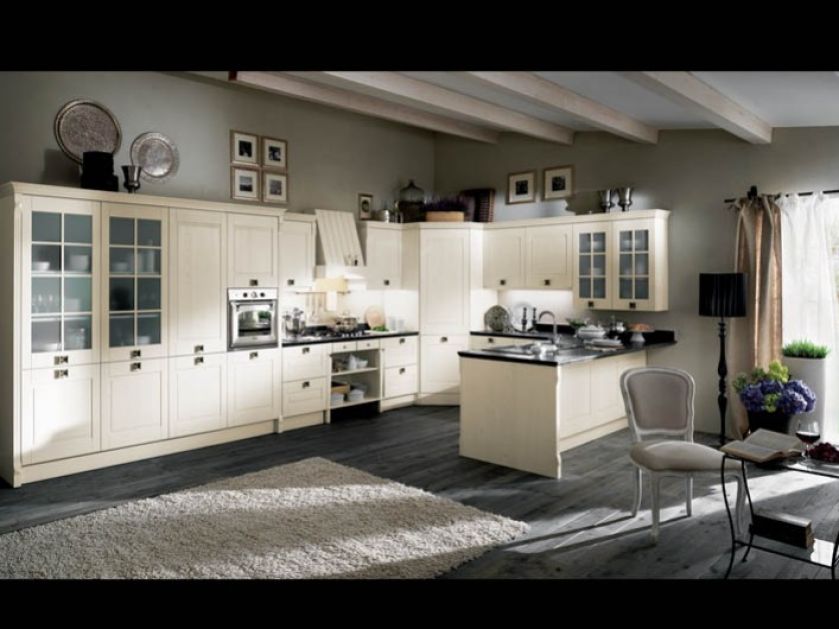 W narożnej szafce można ukryć spiżarkę. Cena - od 3616 euro. ABAR