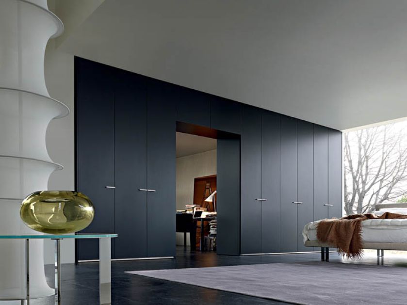 W przejściu między jednym pokojem a drugim. MOLTENI