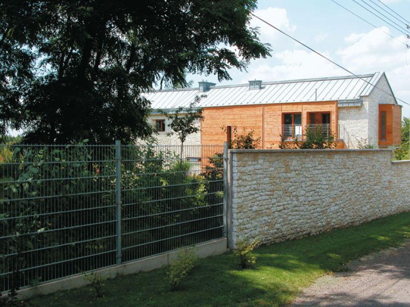 Wapień i drewno to udane połączenie.