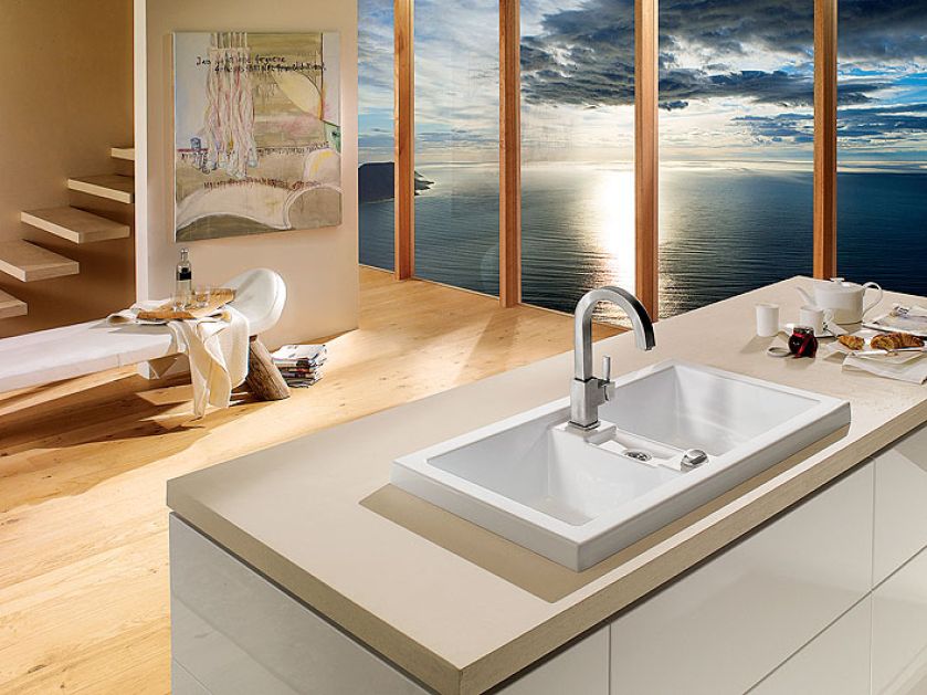 Wyrazisty, masywny, ekstrawagancki zlewozmywak Metric Art marki Villeroy Boch. Zrobiony z ceramiki i