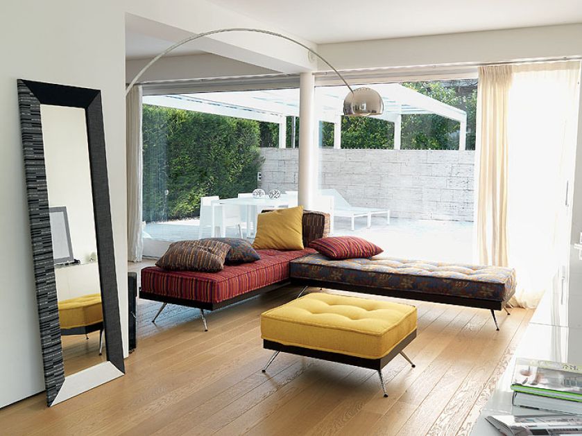 Z grubymi pikowanymi poduchami marki EKLADA.