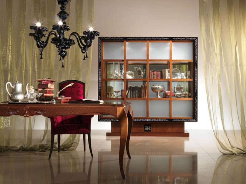 Biblioteka Mauretański Obraz firmy Carpanelli w ramie zdobionej macicą perłową. Przeszklona i podświetlana, kryje sekretną