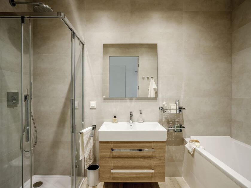 Właściciel potrzebował eleganckiego, luksusowego wnętrza, które byłoby zarówno wygodnym domem, jak i biurem,