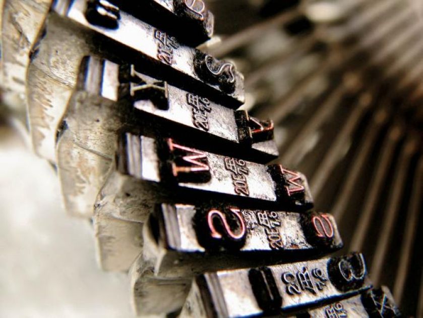 Czcionka fot. MEDIUM. Historia maszyny do pisania