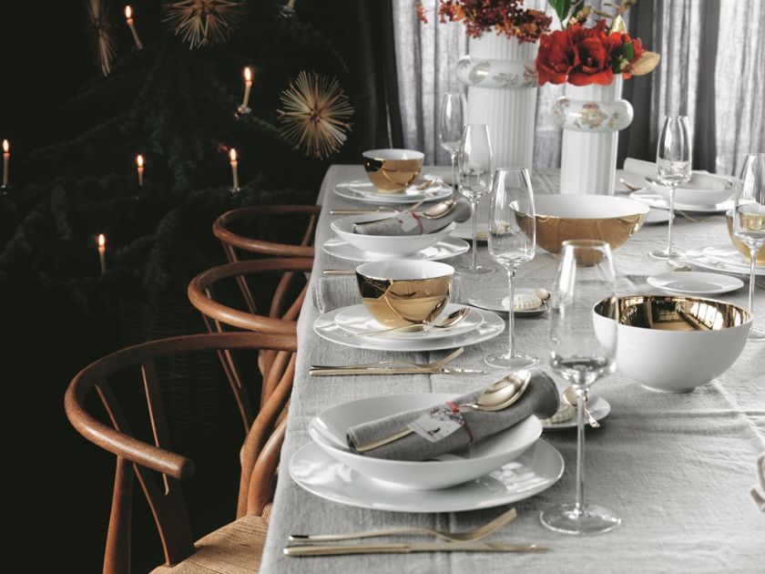 biało złota dekoracja na stół na boże narodzenie