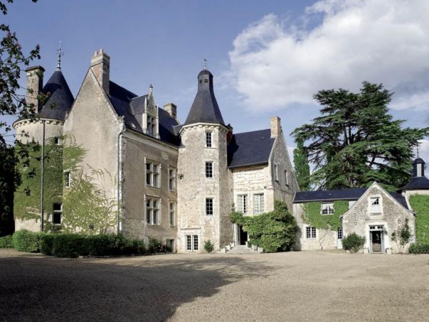 Dziedziniec zamku. Zameczek dla dwojga