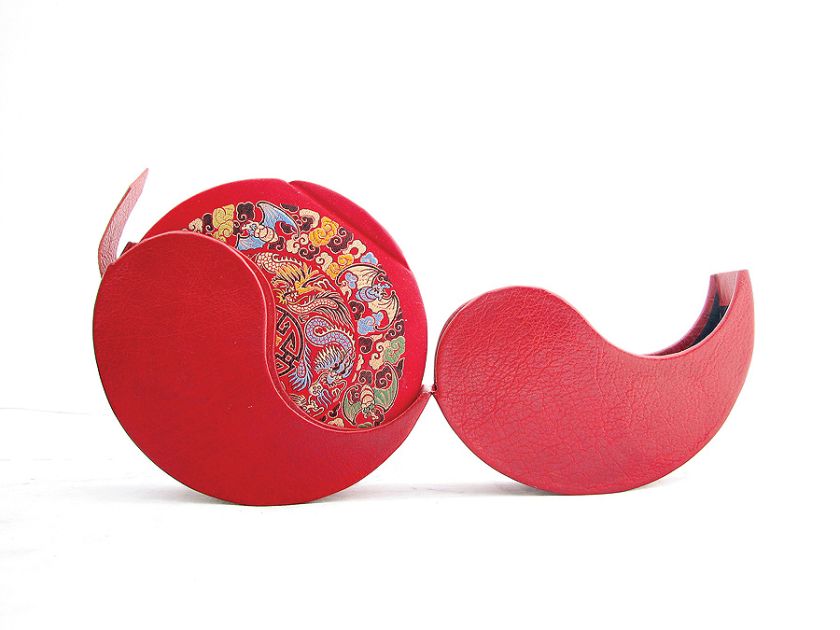 Fletnia chińska oprawiona w chiński jedwabny żakard i pachnąca jaśminem, Wydawnictwo Artystyczne Kurtiak i Ley