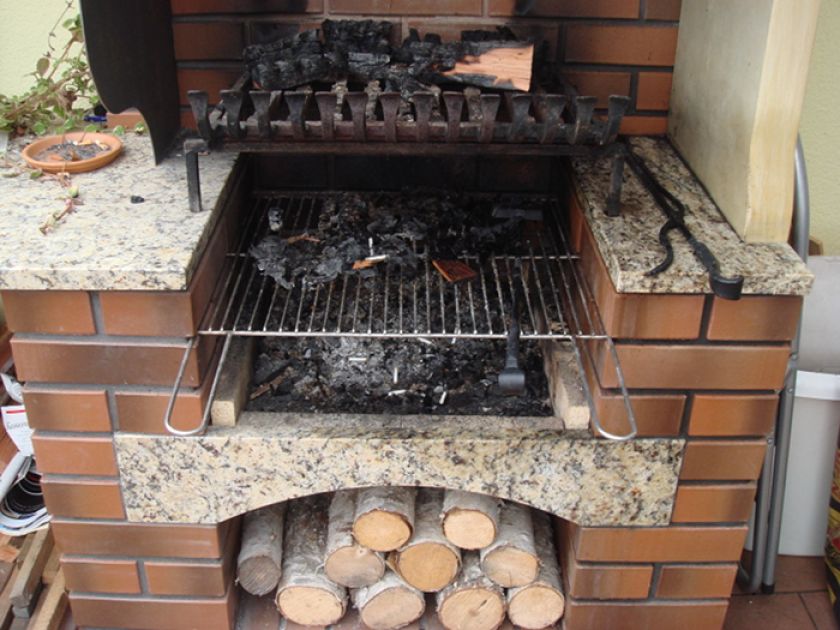 Jak wybudować grill w ogrodzie?