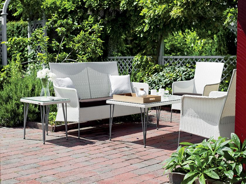 Kolekcja Orion cała w bieli. Ceny: sofa, 3978 zł fotel, 1950 zł stolik, 1871 zł, Decolor Home Garden