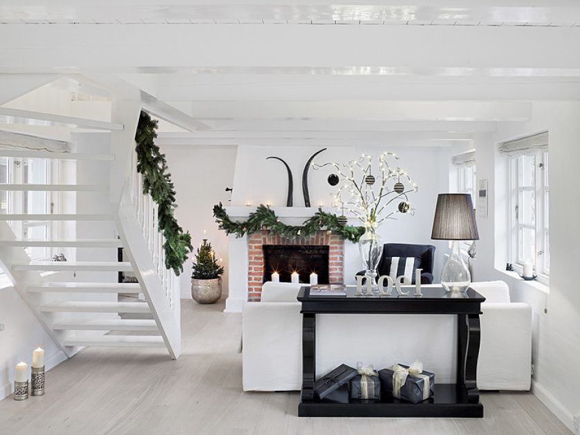 Konsola to typowy współczesny mebel ze sklepu Maisons du monde.