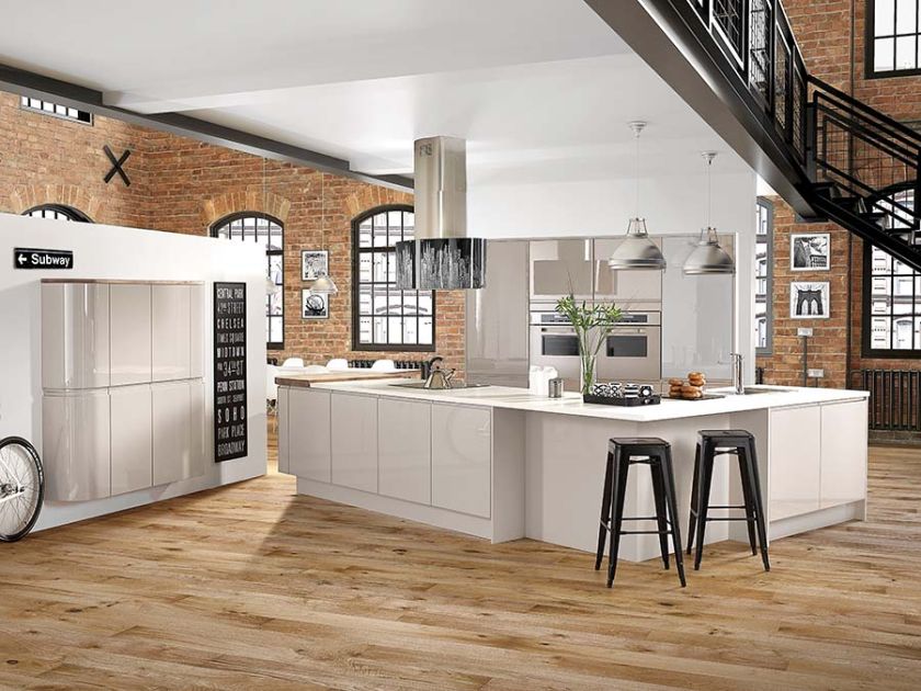 Kuchenka Elan 90 w kolorze kremowym za 14 000 zł, do tego profesjonalna winiarka, Falcon Polska